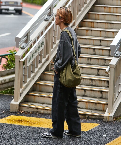 LIFE(ライフ)の「LIFE/ライフ 別注 LIFE Kate Moss コラージュ クルーネックスウェット/ダメージ加工/ユーズド加工/ビックシルエット(Tシャツ/カットソー・メンズ・アッシュグレー/スミクロ・SMALL/MEDIUM/LARGE)」の6枚目の写真
