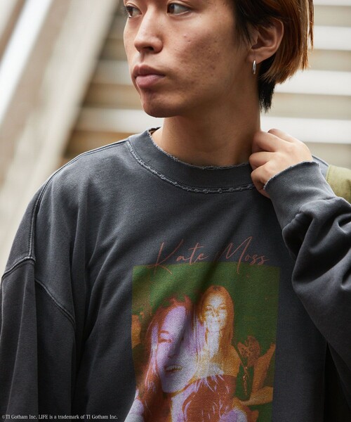 LIFE(ライフ)の「LIFE/ライフ 別注 LIFE Kate Moss コラージュ クルーネックスウェット/ダメージ加工/ユーズド加工/ビックシルエット(Tシャツ/カットソー・メンズ・アッシュグレー/スミクロ・SMALL/MEDIUM/LARGE)」の10枚目の写真