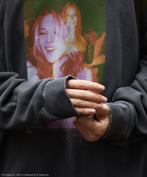 LIFE(ライフ)の「LIFE/ライフ 別注 LIFE Kate Moss コラージュ クルーネックスウェット/ダメージ加工/ユーズド加工/ビックシルエット(Tシャツ/カットソー・メンズ・アッシュグレー/スミクロ・SMALL/MEDIUM/LARGE)」の12枚目の写真