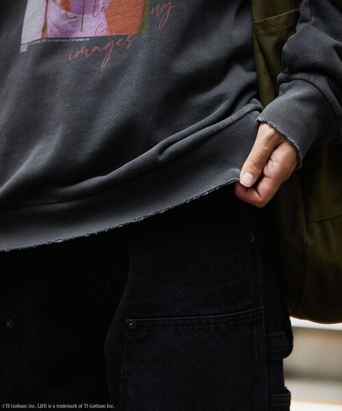 LIFE(ライフ)の「LIFE/ライフ 別注 LIFE Kate Moss コラージュ クルーネックスウェット/ダメージ加工/ユーズド加工/ビックシルエット(Tシャツ/カットソー・メンズ・アッシュグレー/スミクロ・SMALL/MEDIUM/LARGE)」の3枚目の写真