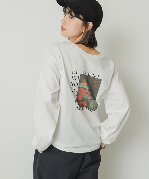 SENSE OF PLACE by URBAN RESEARCH（センスオブプレイスバイアーバンリサーチ）の「2WAYグラフィックTシャツ（Tシャツ/カットソー・レディース・その他1/その他3/その他2・ONE）」の2枚目の写真