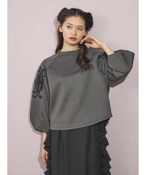 ESCAR（エスカー）の「■ESCAR　コードモチーフ刺繍プルオーバー（Tシャツ/カットソー・レディース・チャコールグレー/ベージュ・FREE）」の20枚目の写真