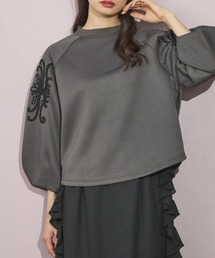 ■ESCAR　コードモチーフ刺繍プルオーバー