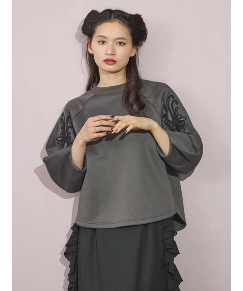 ESCAR（エスカー）の「■ESCAR　コードモチーフ刺繍プルオーバー（Tシャツ/カットソー・レディース・チャコールグレー/ベージュ・FREE）」の5枚目の写真