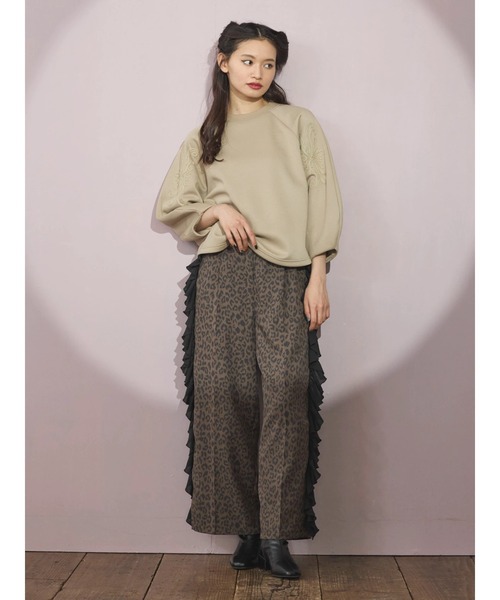 ESCAR（エスカー）の「■ESCAR　コードモチーフ刺繍プルオーバー（Tシャツ/カットソー・レディース・チャコールグレー/ベージュ・FREE）」の7枚目の写真