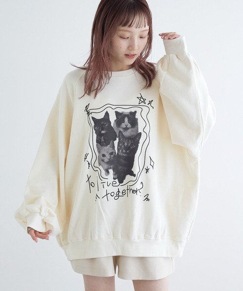 w closet（ダブルクローゼット）の「ネコプリントトレーナー（スウェット・レディース・オフホワイト/グレー/オートミール・FREE）」の2枚目の写真