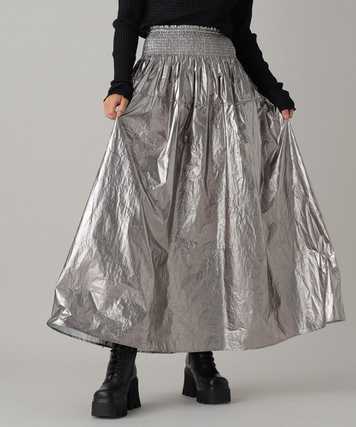 FOREVER 21（フォーエバー トゥエンティーワン）の「【2024SS】メタリックフレアスカート（スカート・レディース・シルバー/ブラック・FREE）」の3枚目の写真