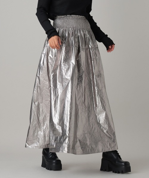 FOREVER 21（フォーエバー トゥエンティーワン）の「【2024SS】メタリックフレアスカート（スカート・レディース・シルバー/ブラック・FREE）」の19枚目の写真