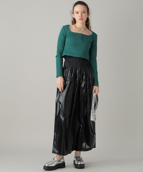 FOREVER 21（フォーエバー トゥエンティーワン）の「【2024SS】メタリックフレアスカート（スカート・レディース・シルバー/ブラック・FREE）」の8枚目の写真