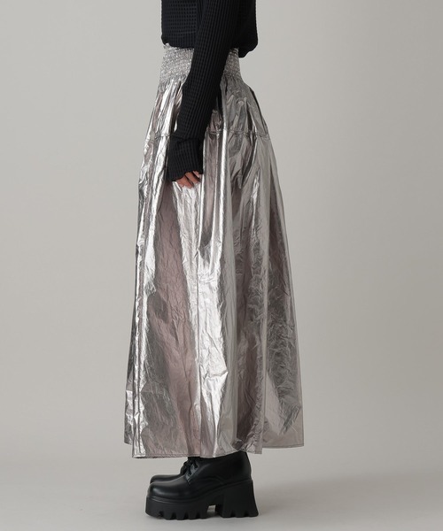FOREVER 21（フォーエバー トゥエンティーワン）の「【2024SS】メタリックフレアスカート（スカート・レディース・シルバー/ブラック・FREE）」の20枚目の写真