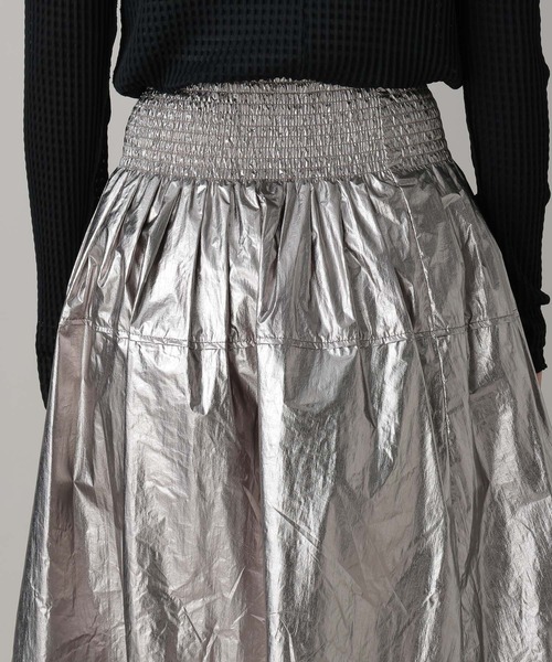 FOREVER 21（フォーエバー トゥエンティーワン）の「【2024SS】メタリックフレアスカート（スカート・レディース・シルバー/ブラック・FREE）」の14枚目の写真