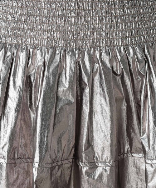 FOREVER 21（フォーエバー トゥエンティーワン）の「【2024SS】メタリックフレアスカート（スカート・レディース・シルバー/ブラック・FREE）」の17枚目の写真