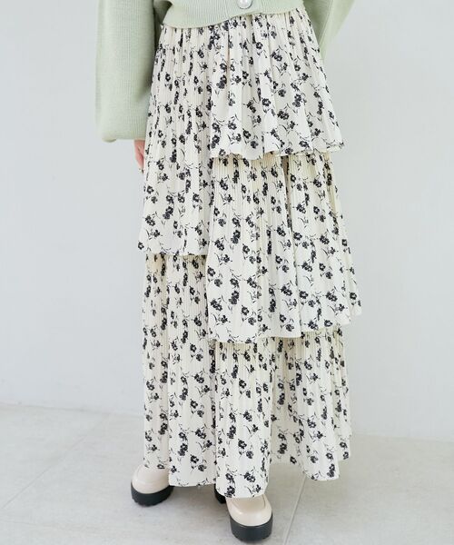 MAJESTIC LEGON（マジェスティックレゴン）の「プリーツティアードスカート（スカート・レディース・アイボリー/ホワイト系その他2/ブラック・MEDIUM/SMALL）」の8枚目の写真