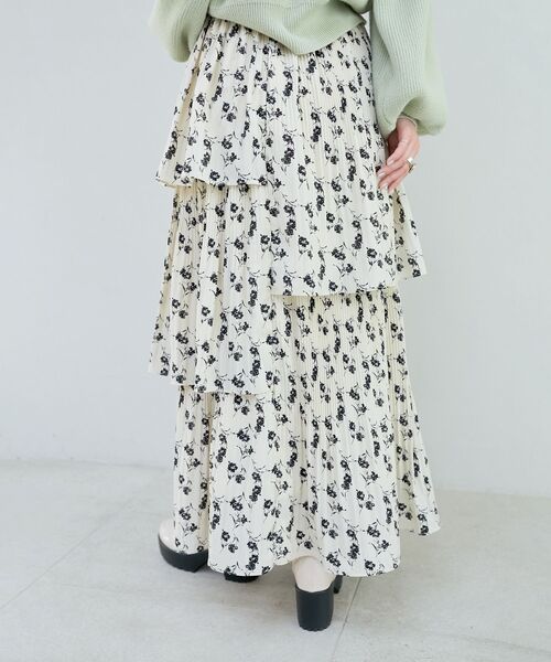 MAJESTIC LEGON（マジェスティックレゴン）の「プリーツティアードスカート（スカート・レディース・アイボリー/ホワイト系その他2/ブラック・MEDIUM/SMALL）」の11枚目の写真