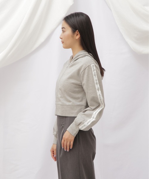 JILL by JILL STUART（ジルバイジルスチュアート）の「◇JB裏毛ロゴテープパーカー（パーカー・レディース・ダークグレー/ネイビー/ホワイト系その他・FREE）」の16枚目の写真