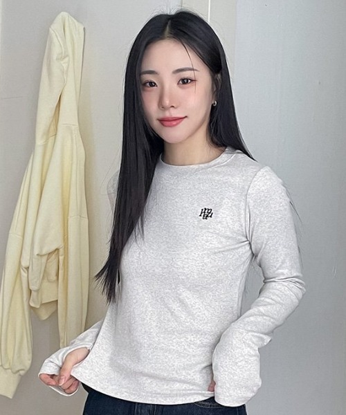 muahmuah（ムーアムーア）の「A'GEM/9 × .kom 『muah muah/ムーアムーア』 STITCH WARMER LONG SLEEVE/ステッチウォーマー長袖Tシャツ（Tシャツ/カットソー・レディース・アイボリー/ブラック/ホワイト・FREE）」の6枚目の写真