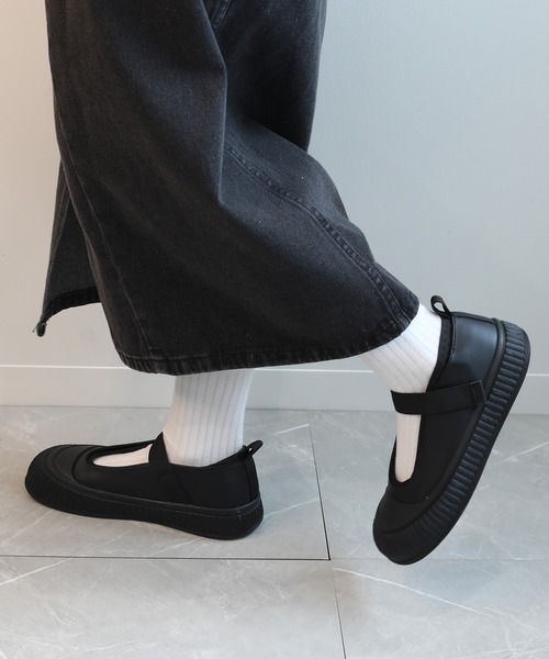 shoes365(シューズスリーシックスファイヴ)の「【shoes365】軽量シューズ(スニーカー・レディース・オフホワイト/ブラック・21.0cm/20.5cm/23.5cm/23.0cm/22.5cm/22.0cm/21.5cm)」の2枚目の写真