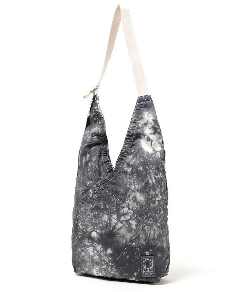 hobo（ホーボー）の「【hobo / ホーボー】AZUMA SHOULDER BAG S COTTON NYLON RIPSTOP CAMO TIE-DYED（ショルダーバッグ・メンズ・オリーブ/ブラック・FREE）」の2枚目の写真