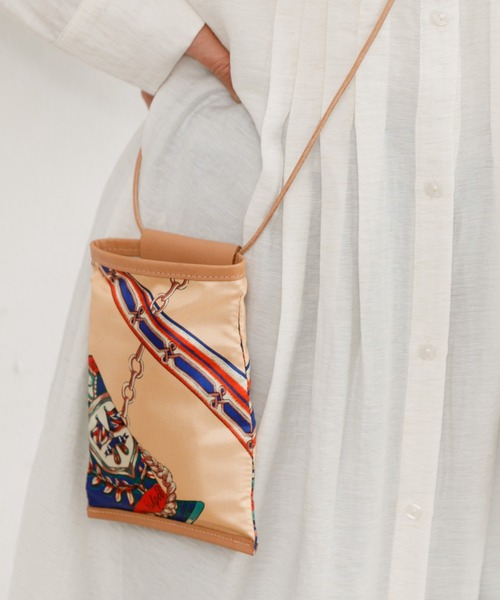 manipuri(マニプリ)の「manipuri スマホショルダー KEPI(ショルダーバッグ・レディース・グリーン/コーラル・FREE)」の1枚目の写真