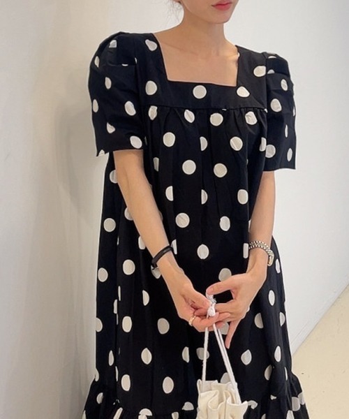 gossip!ロサンゼルス(ゴシップロサンゼルス)の「パフスリーブ ドット柄ボリュームワンピース(ワンピース・レディース・ブラック/ホワイト・FREE)」の7枚目の写真