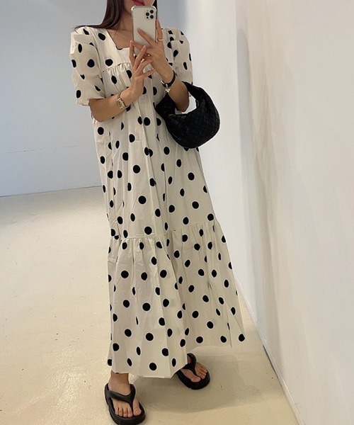 gossip!ロサンゼルス(ゴシップロサンゼルス)の「パフスリーブ ドット柄ボリュームワンピース(ワンピース・レディース・ブラック/ホワイト・FREE)」の17枚目の写真