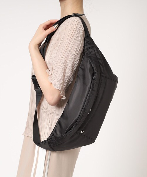 Ober Tashe（オーバータッシェ）の「アピアボディバッグ（ボディバッグ/ウエストポーチ・レディース・ホワイト/ブラック/ベージュ/カーキ・FREE）」の6枚目の写真