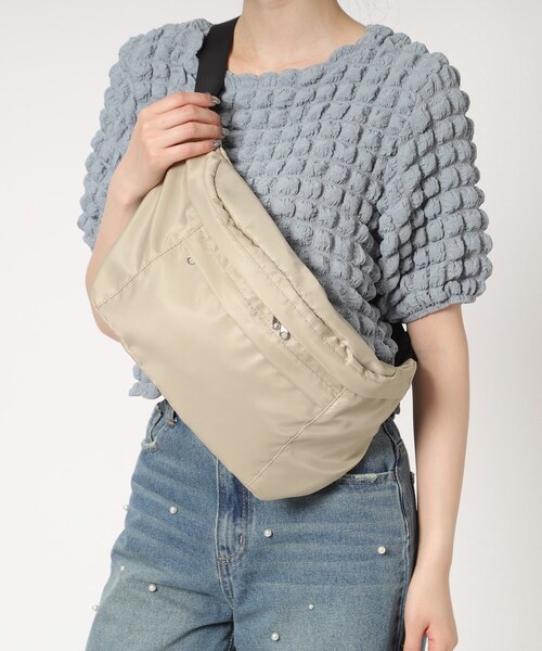 Ober Tashe（オーバータッシェ）の「アピアボディバッグ（ボディバッグ/ウエストポーチ・レディース・ホワイト/ブラック/ベージュ/カーキ・FREE）」の3枚目の写真