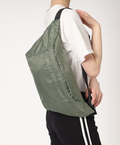 Ober Tashe（オーバータッシェ）の「アピアボディバッグ（ボディバッグ/ウエストポーチ・レディース・ホワイト/ブラック/ベージュ/カーキ・FREE）」の4枚目の写真