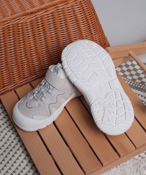 shoes365（シューズスリーシックスファイヴ）の「【shoes365】子供用多層パッチワークデザインスニーカー（スニーカー・キッズ・オフホワイト/ブラック・16.0cm/16.5cm/17.5cm/18.0cm/18.5cm）」の11枚目の写真