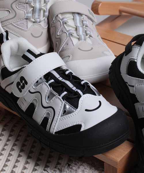 shoes365（シューズスリーシックスファイヴ）の「【shoes365】子供用多層パッチワークデザインスニーカー（スニーカー・キッズ・オフホワイト/ブラック・16.0cm/16.5cm/17.5cm/18.0cm/18.5cm）」の15枚目の写真