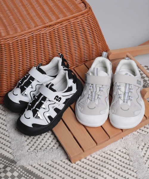 shoes365（シューズスリーシックスファイヴ）の「【shoes365】子供用多層パッチワークデザインスニーカー（スニーカー・キッズ・オフホワイト/ブラック・16.0cm/16.5cm/17.5cm/18.0cm/18.5cm）」の17枚目の写真
