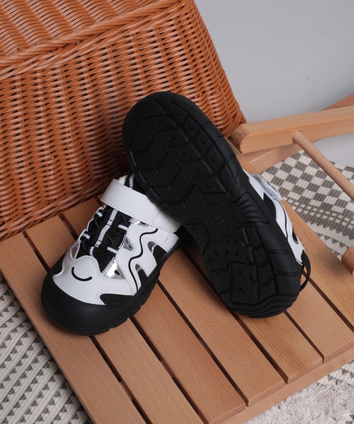 shoes365（シューズスリーシックスファイヴ）の「【shoes365】子供用多層パッチワークデザインスニーカー（スニーカー・キッズ・オフホワイト/ブラック・16.0cm/16.5cm/17.5cm/18.0cm/18.5cm）」の21枚目の写真