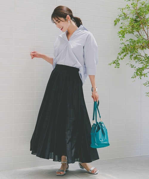 Elura（エルーラ）の「シアー艶フレアスカート/127433（スカート・レディース・ライトベージュ/ブラック/ライトグレー・FREE/FREE(S)）」の4枚目の写真