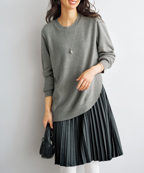 BELLUNA PLUS(ベルーナ)の「裾ラウンドニットプリーツ切替チュニック(チュニック・レディース・杢グレー/ブラック・X-LARGE/LARGE/MEDIUM)」の1枚目の写真