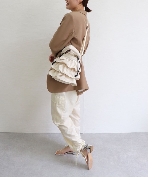 COLDE (コルデ)の「ナイロンフリル2way巾着ショルダーバッグ(ショルダーバッグ・レディース・サックスブルー/アイボリー/モカ/ブラック・FREE)」の16枚目の写真