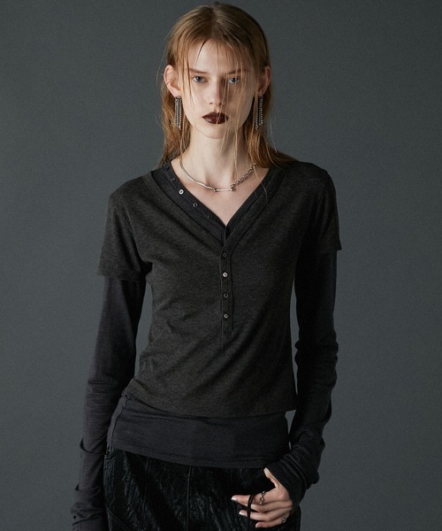 PRANK PROJECT(プランクプロジェクト)の「ヘンリーレイヤードトップ / Henley Layered Top(Tシャツ/カットソー・レディース・グレー/ブラウン/ブラック・FREE)」の3枚目の写真