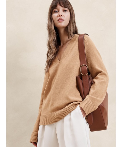 BANANA REPUBLIC FACTORY STORE（バナナリパブリック ファクトリーストア）の「BANANA REPUBLIC FACTORY STORE　　パーフェクトソフト Vネックセーター（ニット/セーター・レディース・キャメル/ブラック/ワイン/ナチュラル・S/M/XS/L）」の3枚目の写真