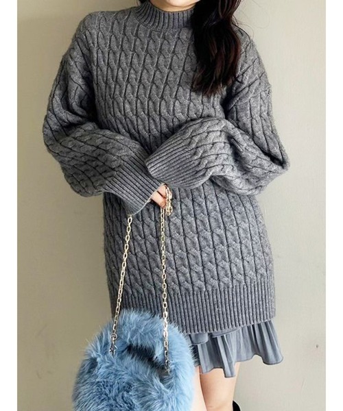 MERCURYDUO（マーキュリーデュオ）の「ミドル丈ボトルネックケーブルニット（ニット/セーター・レディース・レッド/グレー/アイボリー・FREE）」の2枚目の写真