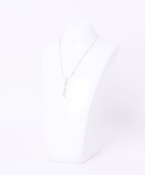 natural couture（ナチュラルクチュール）の「3連パールネックレス（ネックレス・レディース・その他2/その他1・FREE）」の4枚目の写真