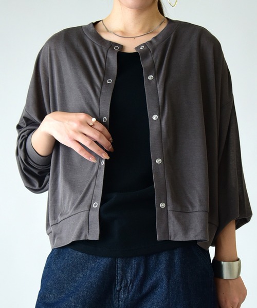 and it_（アンドイット）の「シアー2wayカーディガン（カーディガン/ボレロ・レディース・レッド/ブラック/チャコール・M）」の5枚目の写真