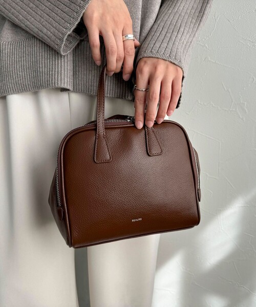 fredy emue（フレディエミュ）の「【BEAURE/ヴュレ】ソフトレザーボックスボストンバック（ボストンバッグ・レディース・ブラウン/ブラック・FREE）」の2枚目の写真