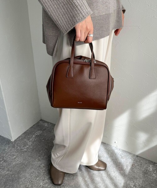 fredy emue（フレディエミュ）の「【BEAURE/ヴュレ】ソフトレザーボックスボストンバック（ボストンバッグ・レディース・ブラウン/ブラック・FREE）」の4枚目の写真