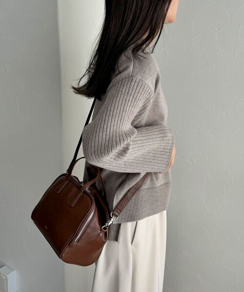 fredy emue（フレディエミュ）の「【BEAURE/ヴュレ】ソフトレザーボックスボストンバック（ボストンバッグ・レディース・ブラウン/ブラック・FREE）」の5枚目の写真