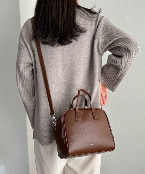 fredy emue（フレディエミュ）の「【BEAURE/ヴュレ】ソフトレザーボックスボストンバック（ボストンバッグ・レディース・ブラウン/ブラック・FREE）」の8枚目の写真