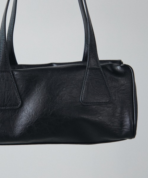 MERLOT（メルロー）の「フェイクレザーロングバッグ（ショルダーバッグ・レディース・ブラック/ベージュ/ネイビー・FREE）」の7枚目の写真