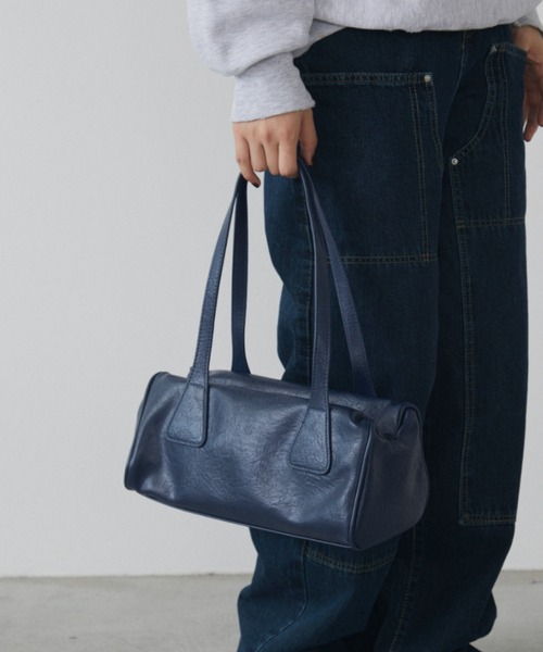 MERLOT（メルロー）の「フェイクレザーロングバッグ（ショルダーバッグ・レディース・ブラック/ベージュ/ネイビー・FREE）」の13枚目の写真