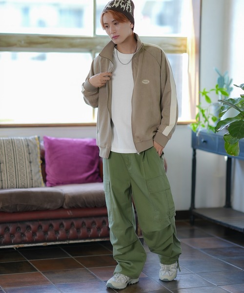 SIDEWAY STANCE(サイドウェイスタンス)の「【SIDEWAY STANCE】オーバルロゴ ワンポイント刺しゅう スエード トラックジャケット(その他アウター・メンズ・ベージュ/ブラック/ブルー・SMALL/MEDIUM/LARGE)」の11枚目の写真
