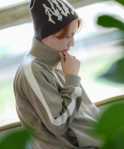 SIDEWAY STANCE(サイドウェイスタンス)の「【SIDEWAY STANCE】オーバルロゴ ワンポイント刺しゅう スエード トラックジャケット(その他アウター・メンズ・ベージュ/ブラック/ブルー・SMALL/MEDIUM/LARGE)」の12枚目の写真