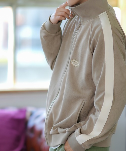 SIDEWAY STANCE(サイドウェイスタンス)の「【SIDEWAY STANCE】オーバルロゴ ワンポイント刺しゅう スエード トラックジャケット(その他アウター・メンズ・ベージュ/ブラック/ブルー・SMALL/MEDIUM/LARGE)」の14枚目の写真