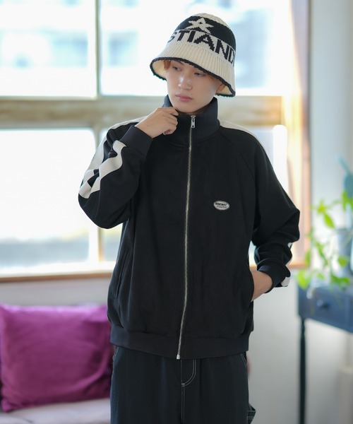 SIDEWAY STANCE(サイドウェイスタンス)の「【SIDEWAY STANCE】オーバルロゴ ワンポイント刺しゅう スエード トラックジャケット(その他アウター・メンズ・ベージュ/ブラック/ブルー・SMALL/MEDIUM/LARGE)」の4枚目の写真